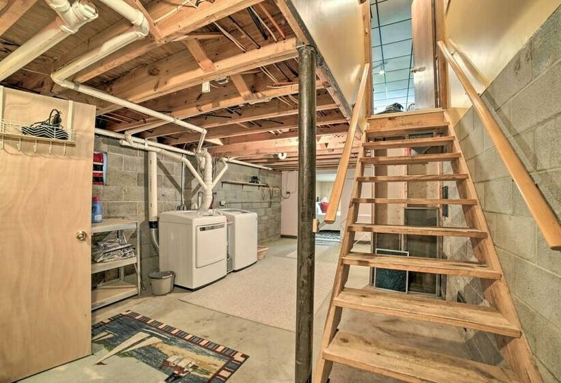 Charming Pymatuning Lake House Near Park & Beach