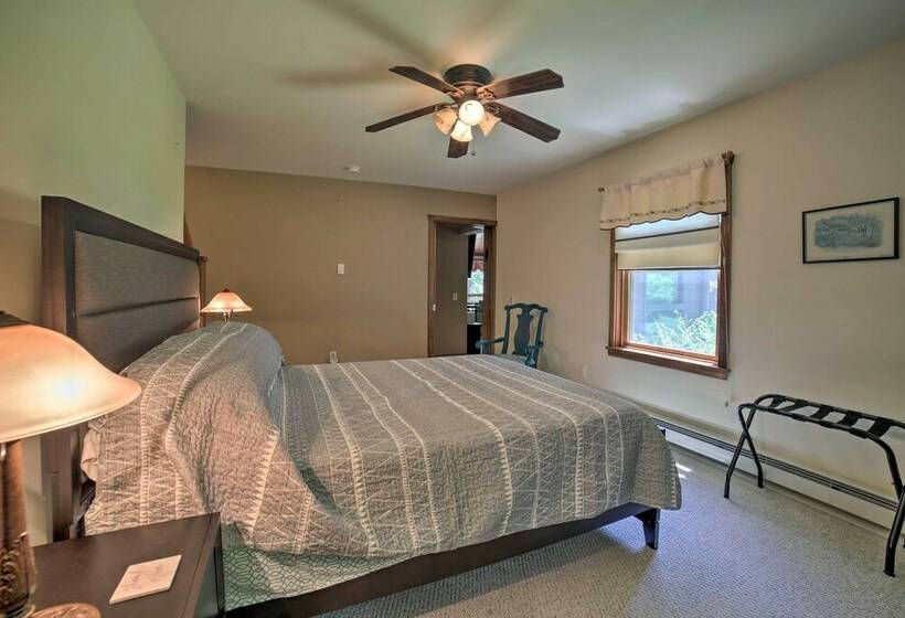 Charming Pymatuning Lake House Near Park & Beach