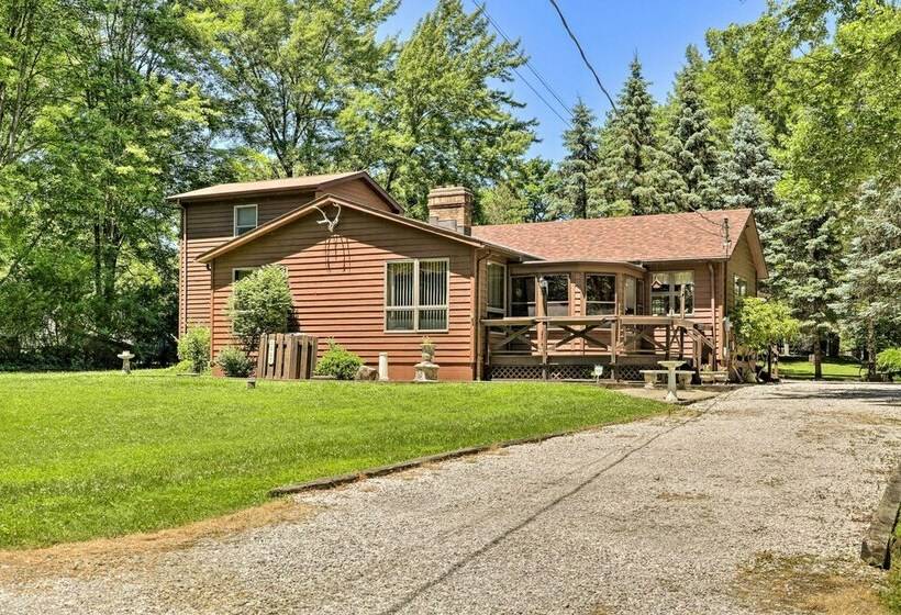 Charming Pymatuning Lake House Near Park & Beach
