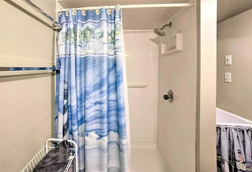 Charming Pymatuning Lake House Near Park & Beach