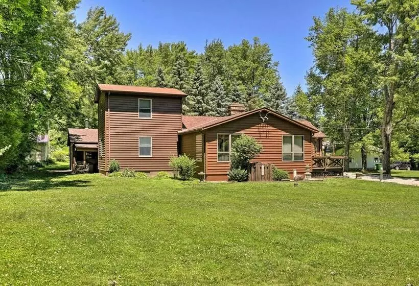 Charming Pymatuning Lake House Near Park & Beach