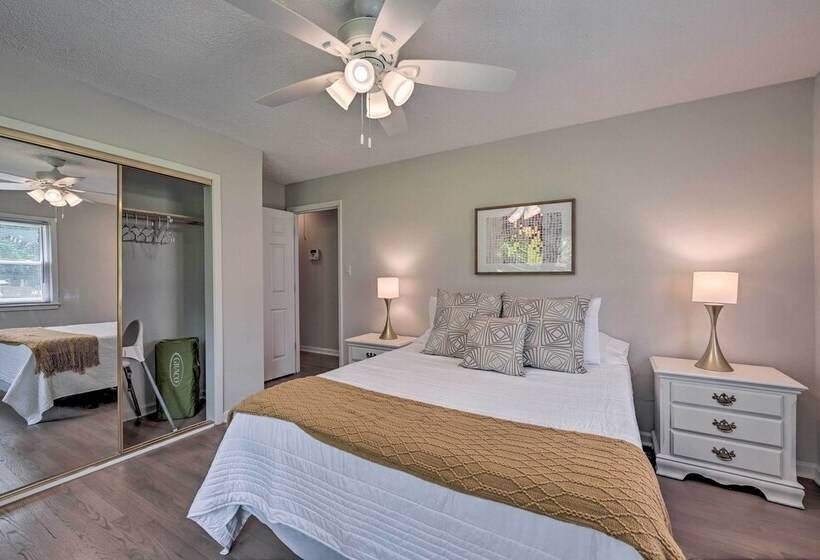 Charming Retreat On 5 Acres W/ Deck & Grill!