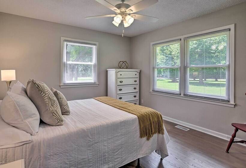 Charming Retreat On 5 Acres W/ Deck & Grill!