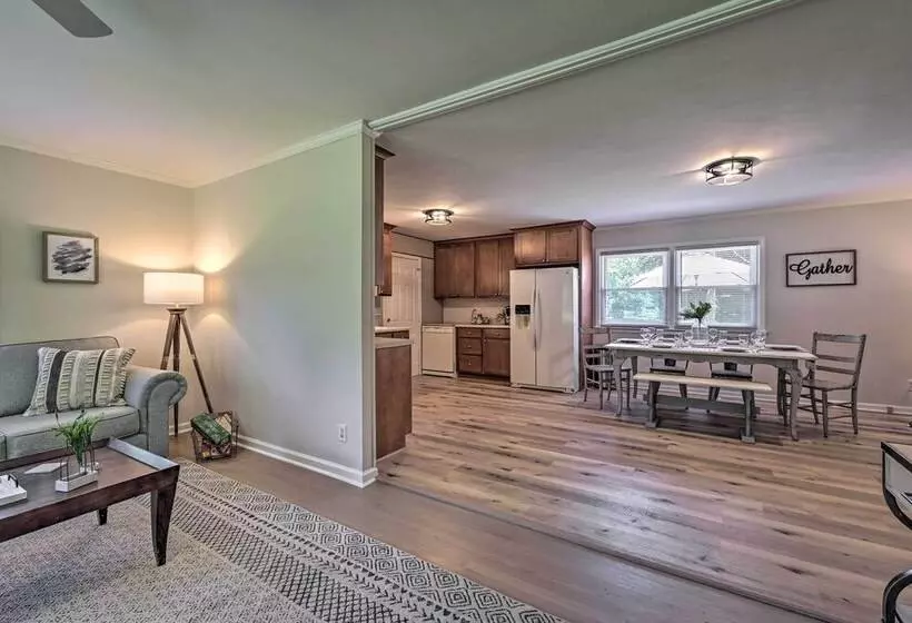 Charming Retreat On 5 Acres W/ Deck & Grill!