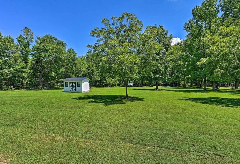 Charming Retreat On 5 Acres W/ Deck & Grill!