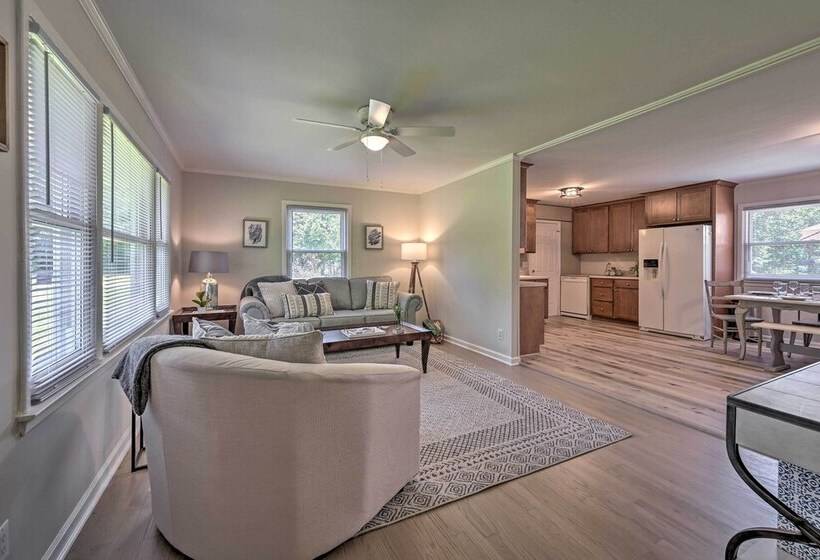 Charming Retreat On 5 Acres W/ Deck & Grill!