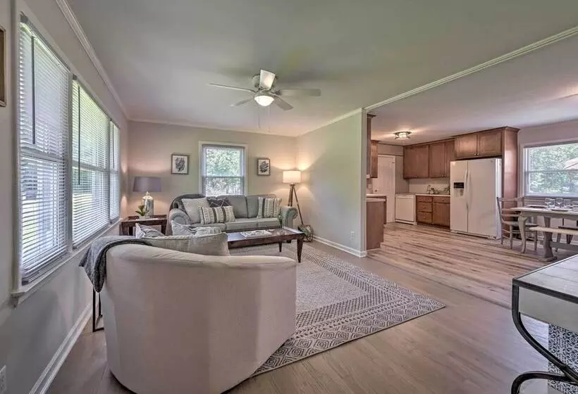 Charming Retreat On 5 Acres W/ Deck & Grill!