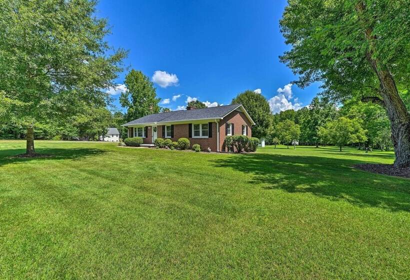 Charming Retreat On 5 Acres W/ Deck & Grill!
