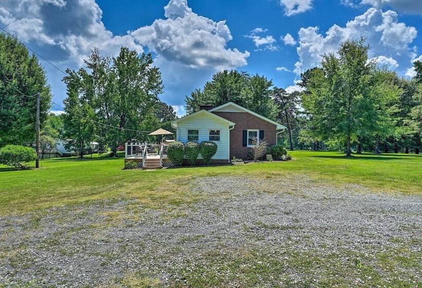 Charming Retreat On 5 Acres W/ Deck & Grill!