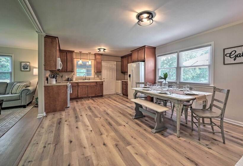 Charming Retreat On 5 Acres W/ Deck & Grill!