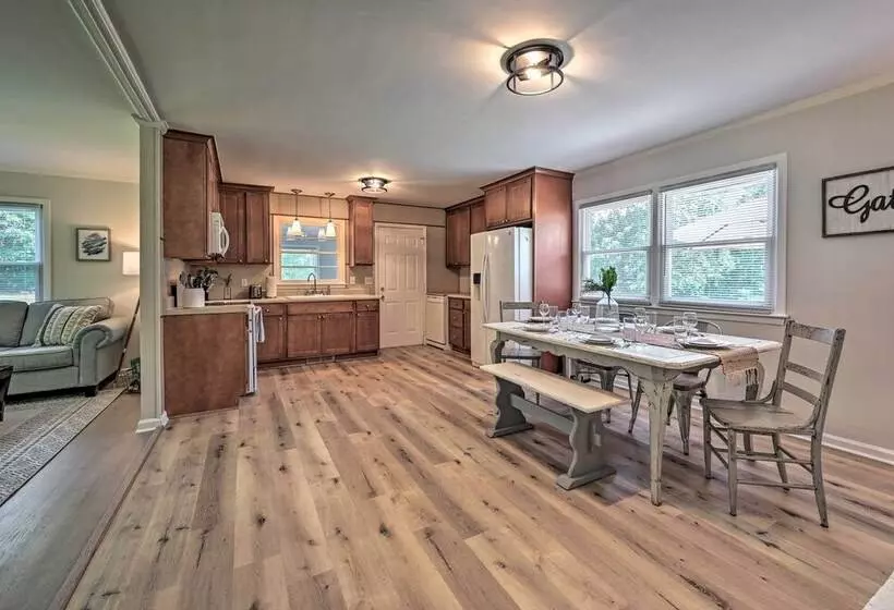 Charming Retreat On 5 Acres W/ Deck & Grill!