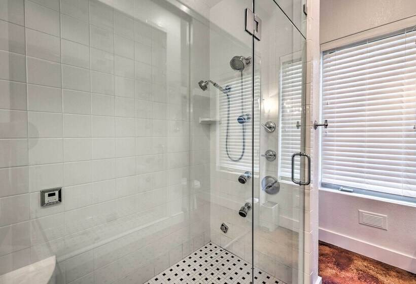 Waterfront Home ~ 4 Mi To Oaklawn Racing Casino!