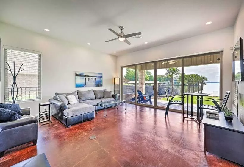 Waterfront Home ~ 4 Mi To Oaklawn Racing Casino!