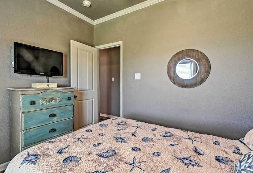 Walk To Crystal Beach: Coastal Home W/ Views!