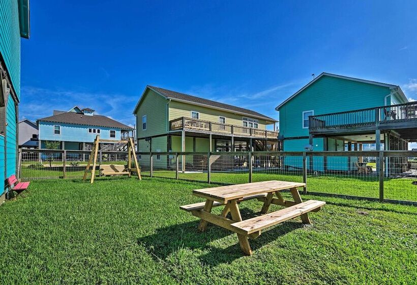 Walk To Crystal Beach: Coastal Home W/ Views!