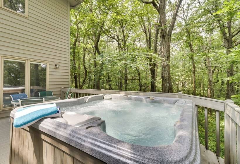 Cozy Getaway In Wintergreen Resort: Deck & Hot Tub