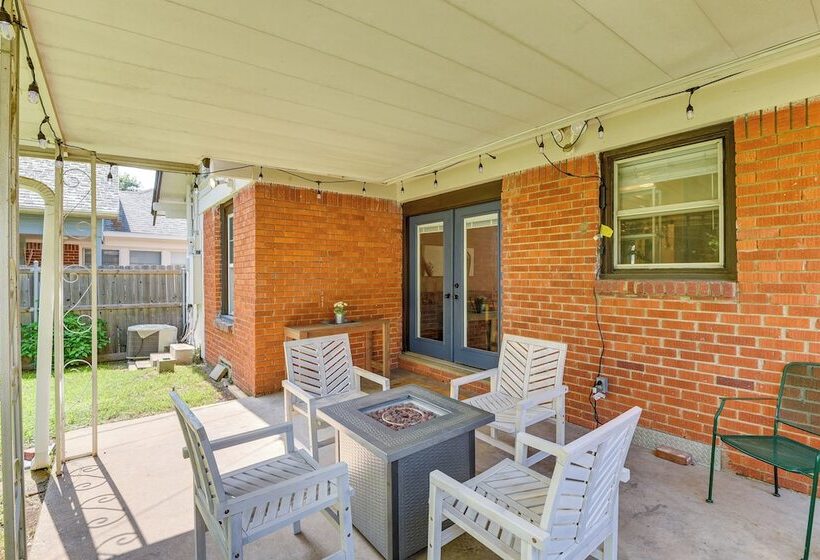 7 Mi To Dtwn Dallas: Cozy Home W/ Yard!