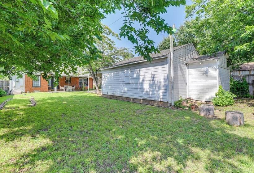7 Mi To Dtwn Dallas: Cozy Home W/ Yard!