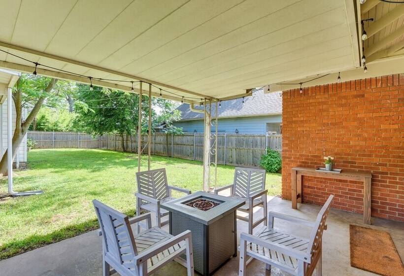 7 Mi To Dtwn Dallas: Cozy Home W/ Yard!