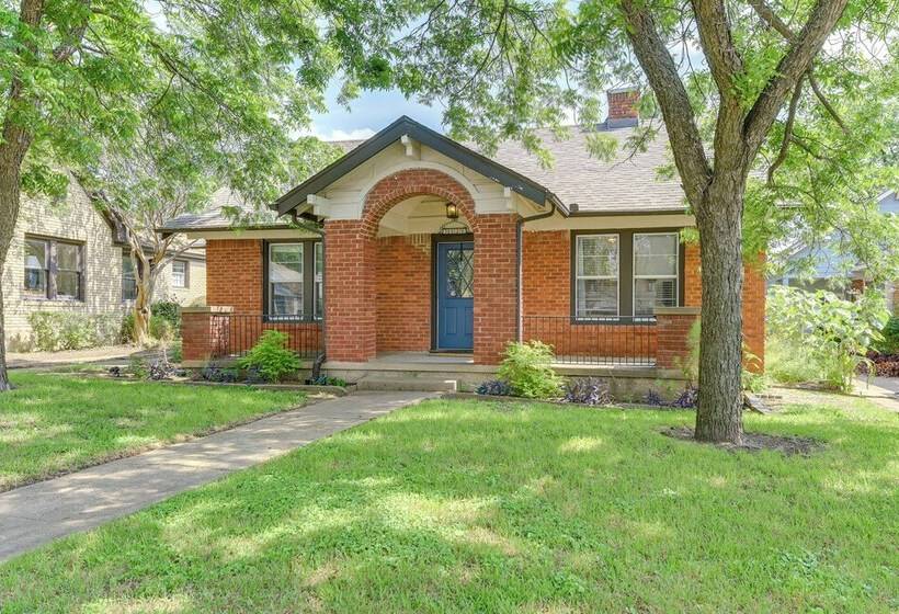 7 Mi To Dtwn Dallas: Cozy Home W/ Yard!