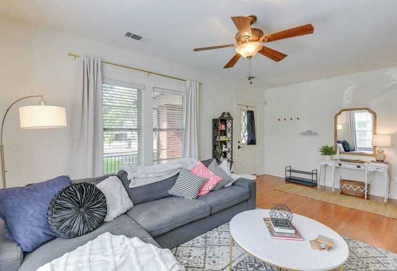 7 Mi To Dtwn Dallas: Cozy Home W/ Yard!