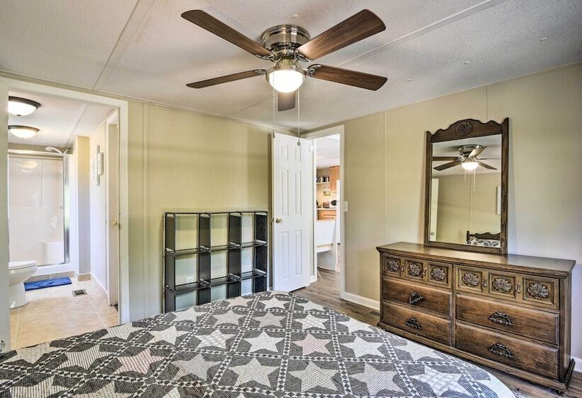 Cozy House W/ Huge Yard ~ 16 Mi To Fort Bragg