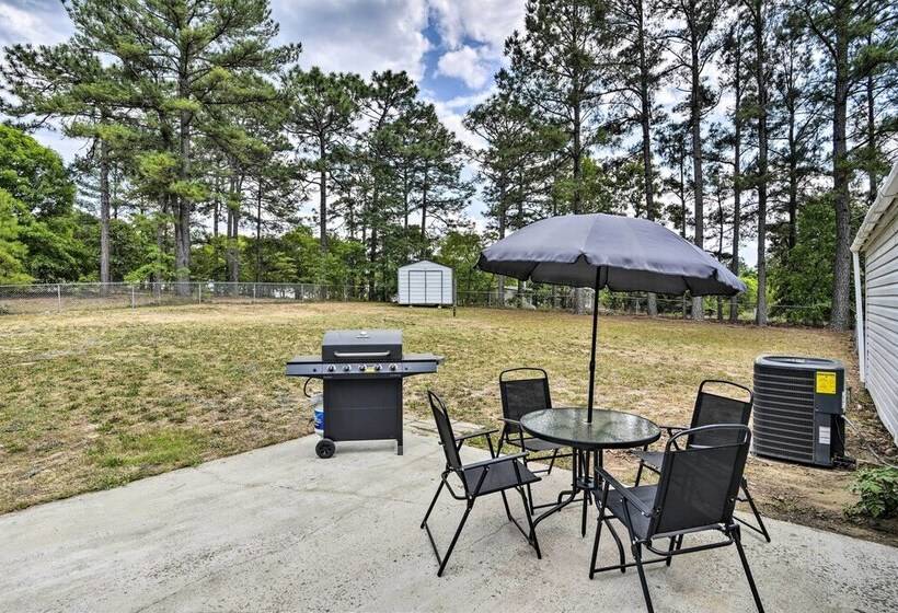 Cozy House W/ Huge Yard ~ 16 Mi To Fort Bragg