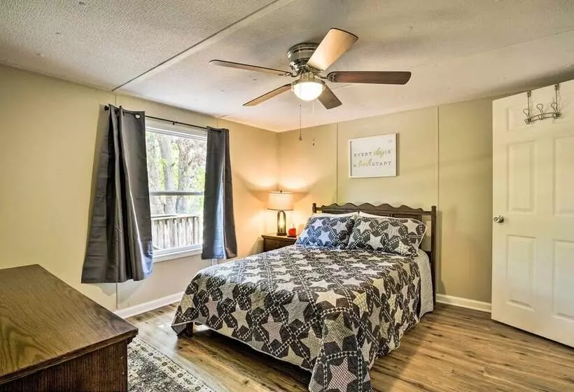 Cozy House W/ Huge Yard ~ 16 Mi To Fort Bragg