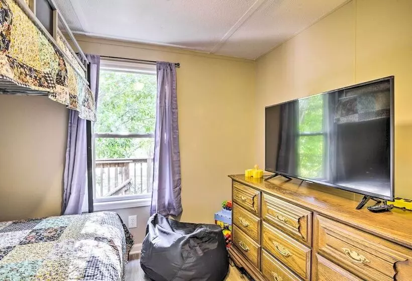 Cozy House W/ Huge Yard ~ 16 Mi To Fort Bragg