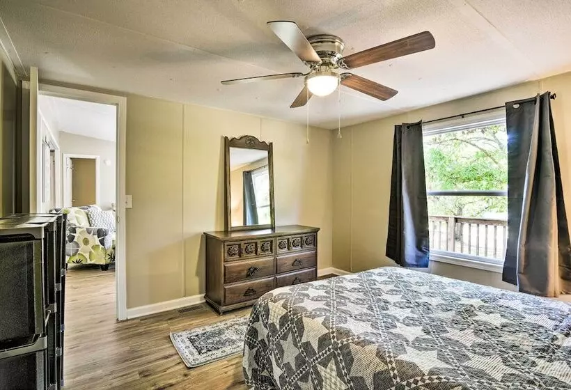 Cozy House W/ Huge Yard ~ 16 Mi To Fort Bragg