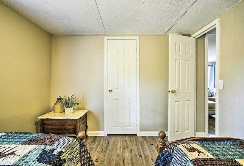 Cozy House W/ Huge Yard ~ 16 Mi To Fort Bragg