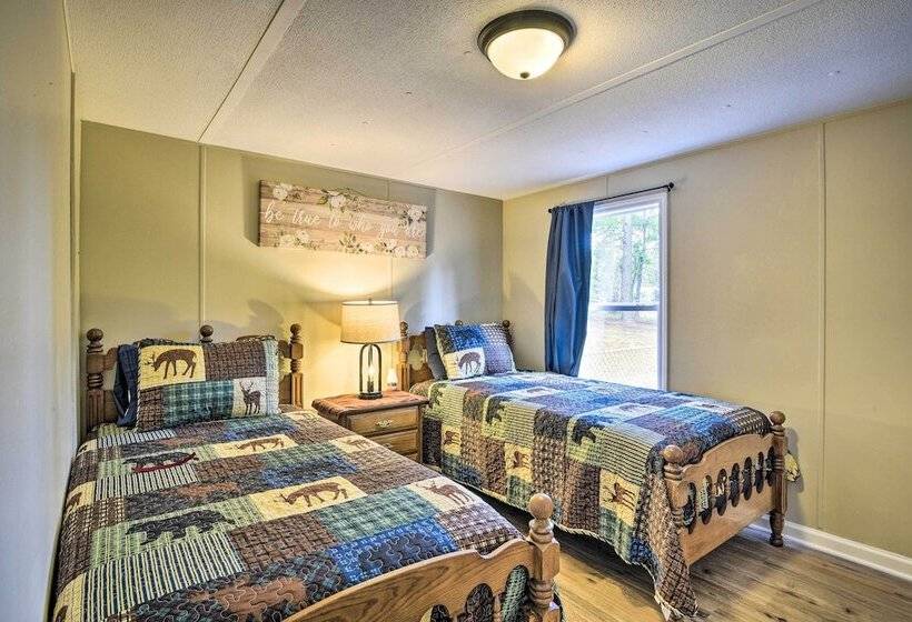 Cozy House W/ Huge Yard ~ 16 Mi To Fort Bragg