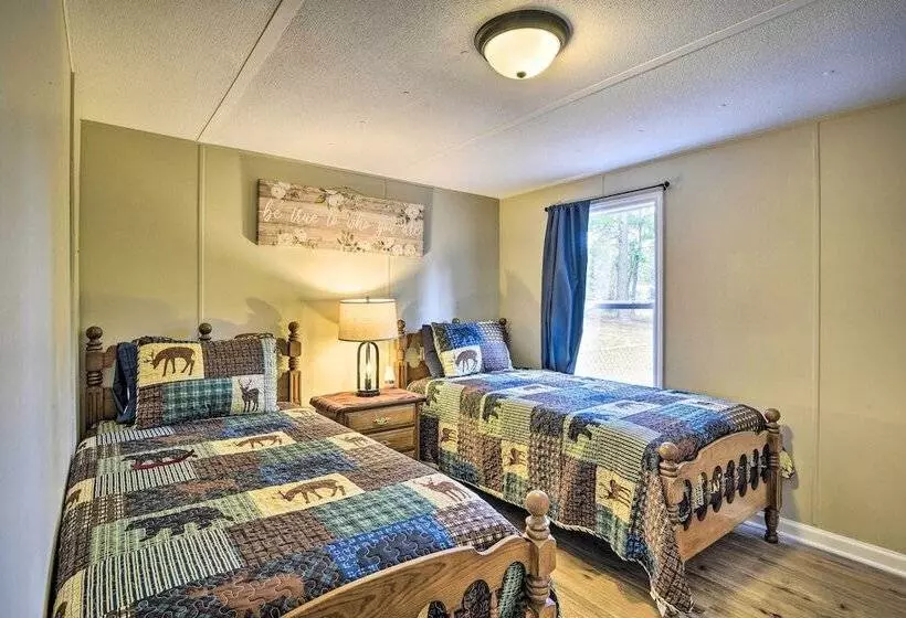 Cozy House W/ Huge Yard ~ 16 Mi To Fort Bragg