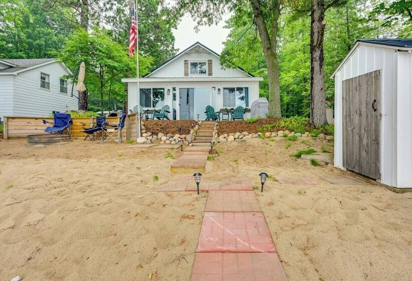 Cozy Waterfront Hale Cottage On Long Lake!