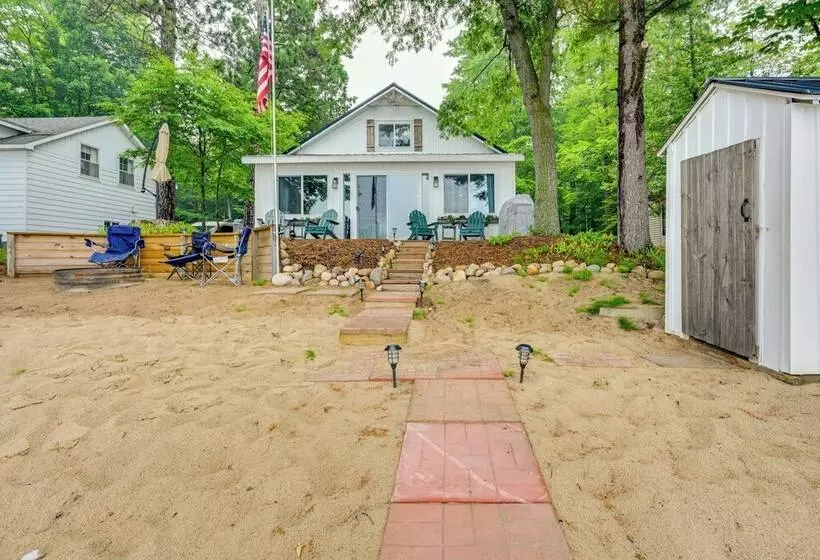 Cozy Waterfront Hale Cottage On Long Lake!
