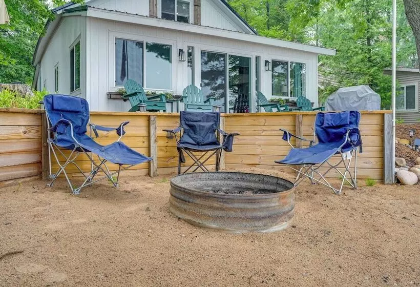 Cozy Waterfront Hale Cottage On Long Lake!