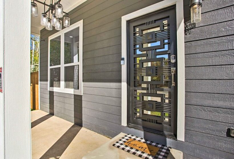 Denison Home W/ Balcony: Walk To Downtown!