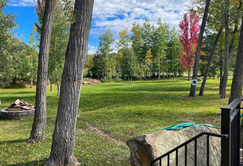 Dolores Ranch Cabin W/ Hot Tub & 1 Acre Yard!