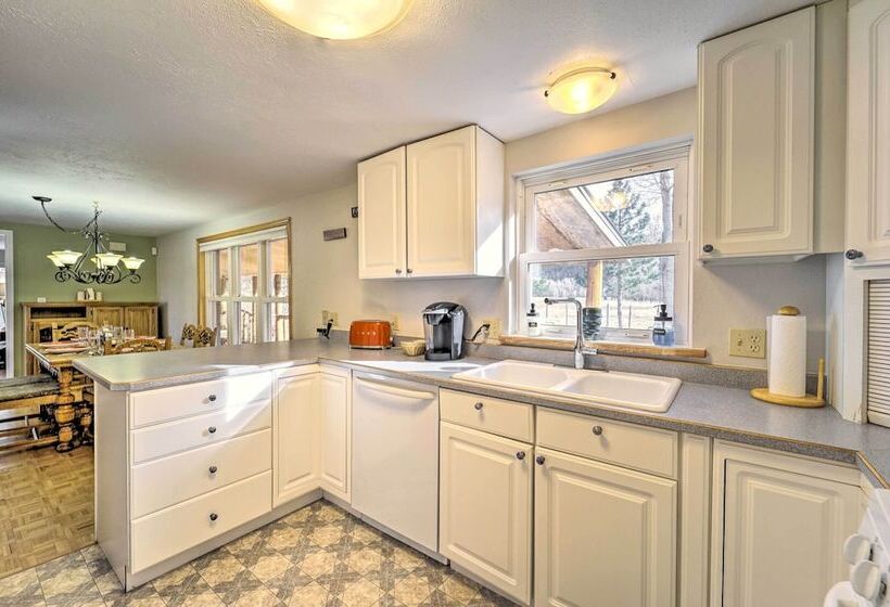 Dolores Ranch Cabin W/ Hot Tub & 1 Acre Yard!