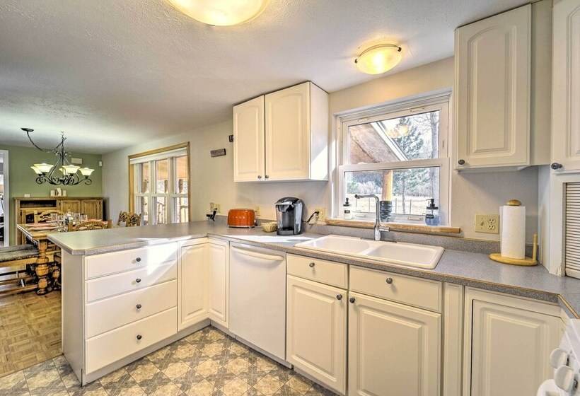 Dolores Ranch Cabin W/ Hot Tub & 1 Acre Yard!