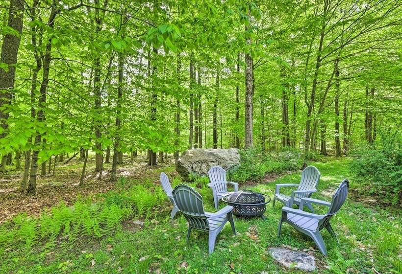 Gouldsboro Lake Home W/ Deck & Game Room!