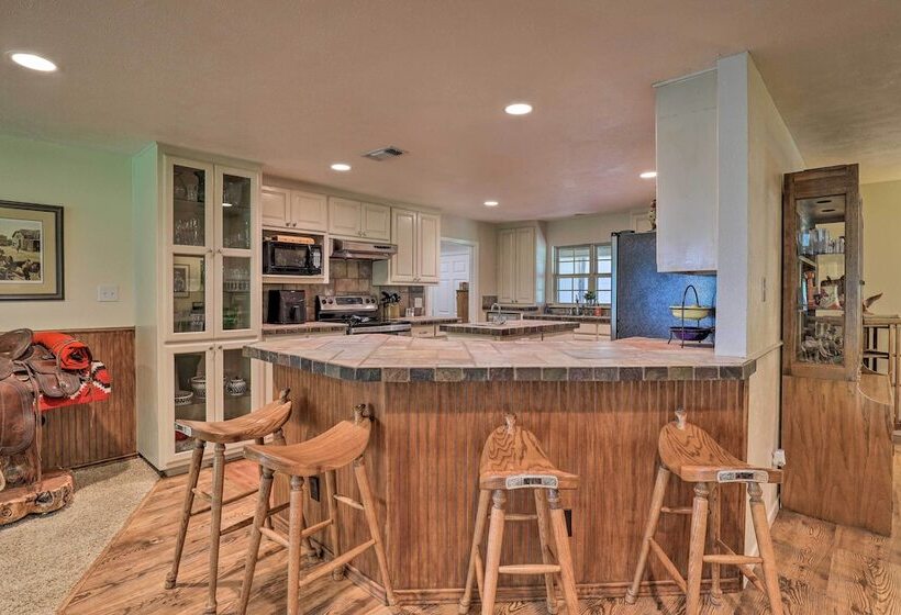 Granbury Lakefront Escape W/ Boat Dock & Slip!