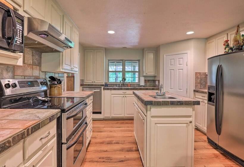 Granbury Lakefront Escape W/ Boat Dock & Slip!