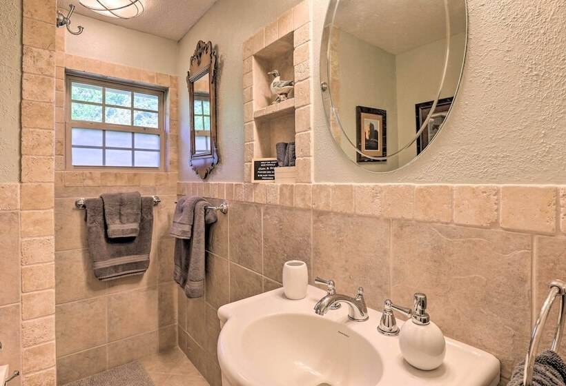 Granbury Lakefront Escape W/ Boat Dock & Slip!