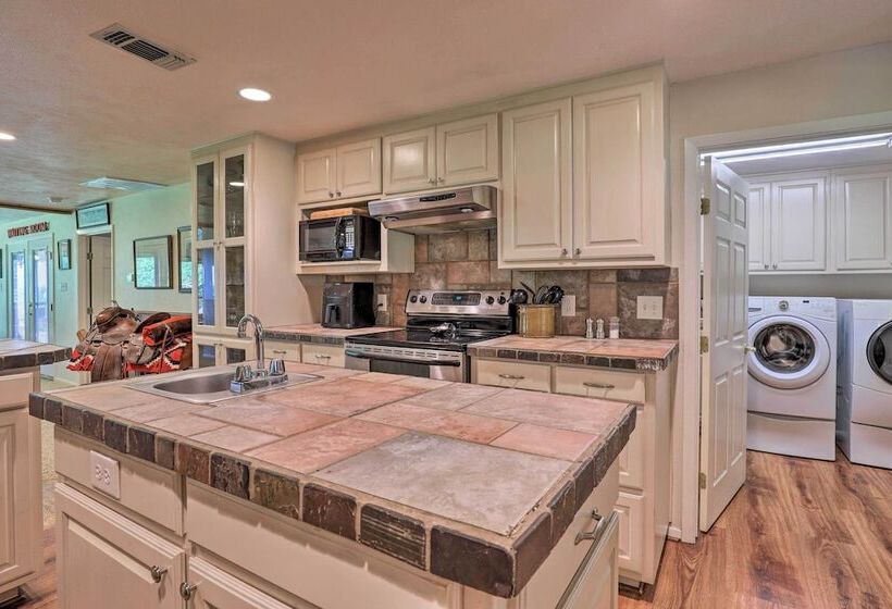 Granbury Lakefront Escape W/ Boat Dock & Slip!