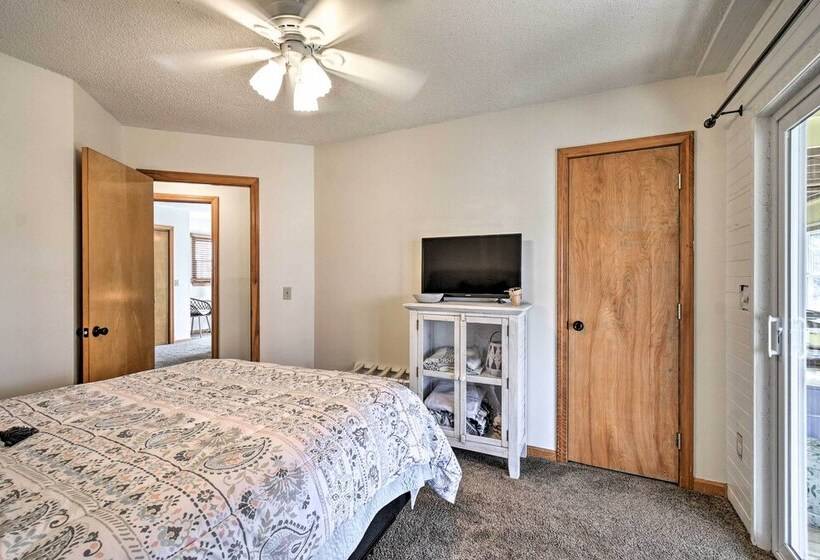 High End Canalfront Paradise W/ Dock & Kayaks!