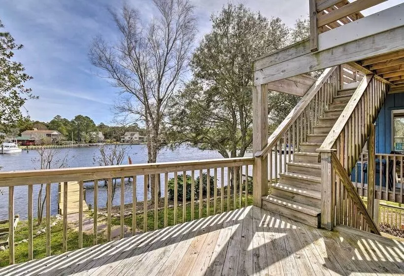High End Canalfront Paradise W/ Dock & Kayaks!