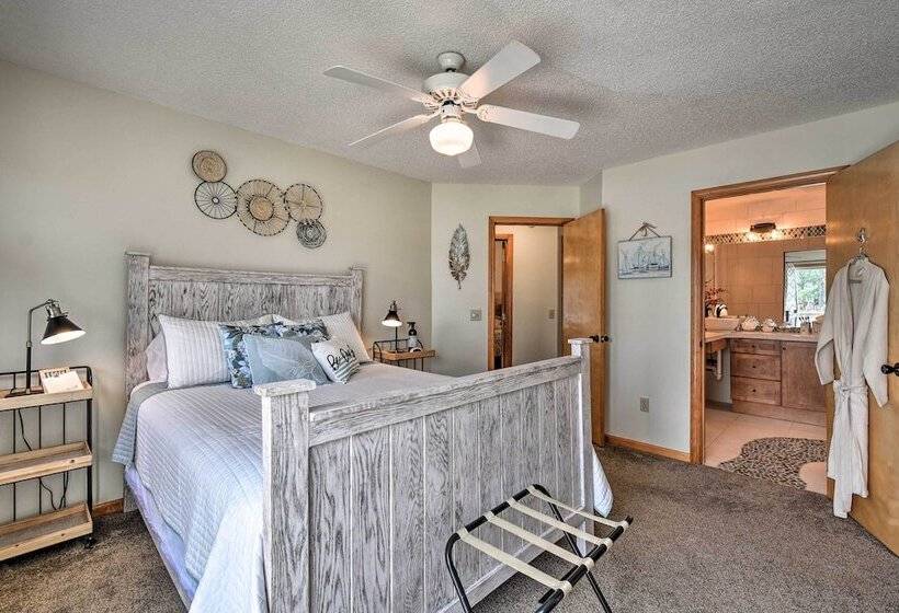 High End Canalfront Paradise W/ Dock & Kayaks!