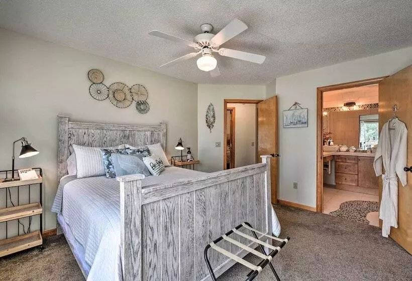 High End Canalfront Paradise W/ Dock & Kayaks!