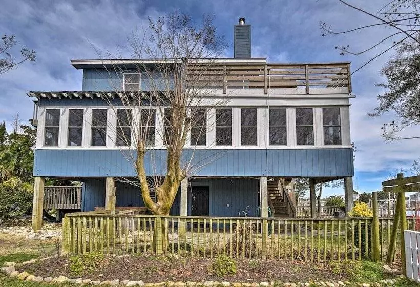 High End Canalfront Paradise W/ Dock & Kayaks!